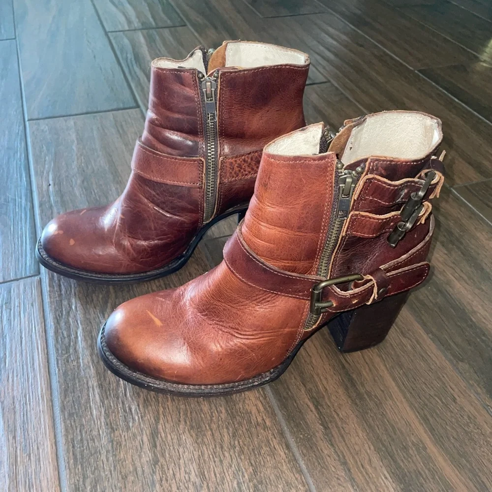 FREEBIRD Distressed Boho Western Leather Buckle Brown Ankle Boots Size 9